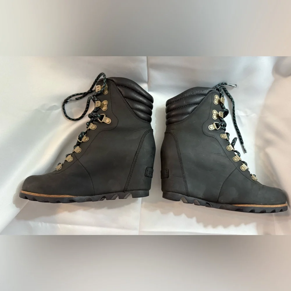Sorel Conquest Waterproof Wedge Boots Leather Women's Green/Black size 6